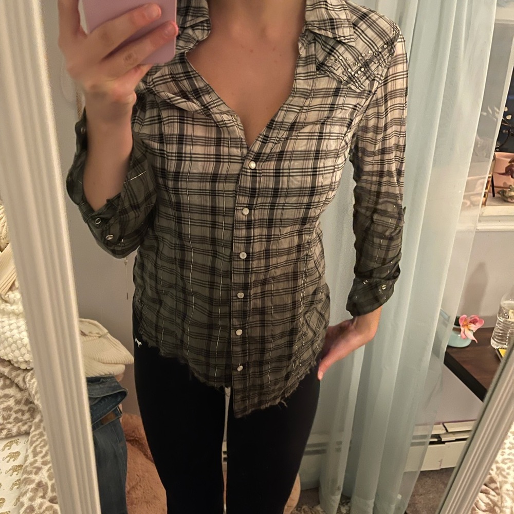 VINTAGE GUESS BUTTON UP 🖤🤍 - Picture 2 of 6